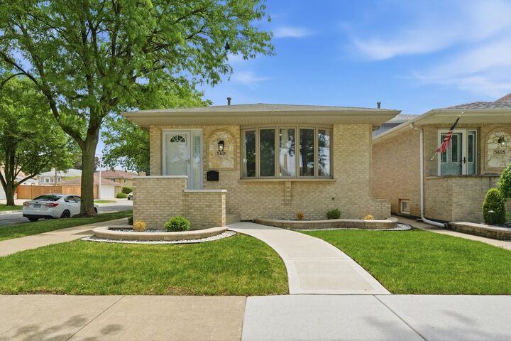 Property Photo:  5601 S Sayre Avenue  IL 60638 