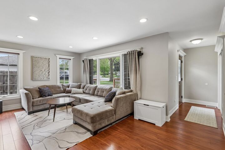 Property Photo:  2802 Hawk Lane  IL 60008 