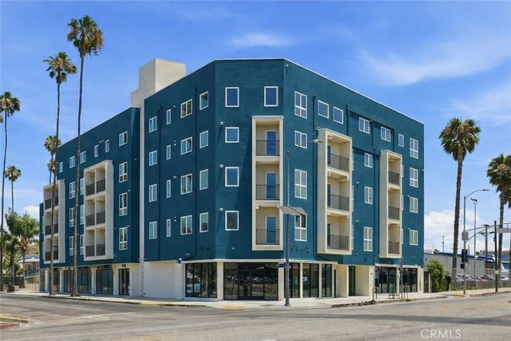 Property Photo: 1818 S Norton Avenue 403 CA 90018