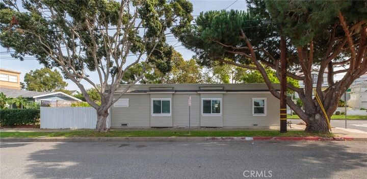 Property Photo:  318 S Francisca Avenue  CA 90277 