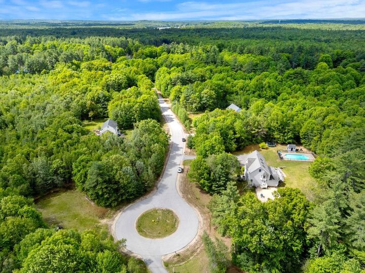 Property Photo:  24 Fireside Drive  NH 03042 