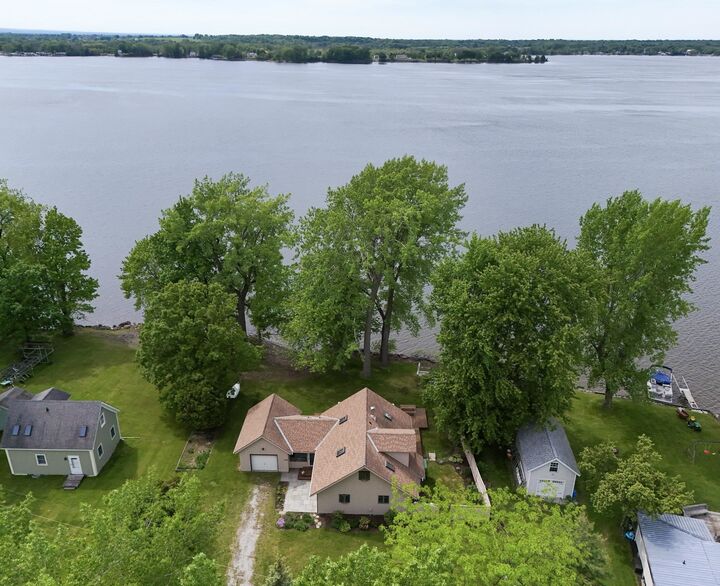 Property Photo: 325 Oakridge Lane VT 05474