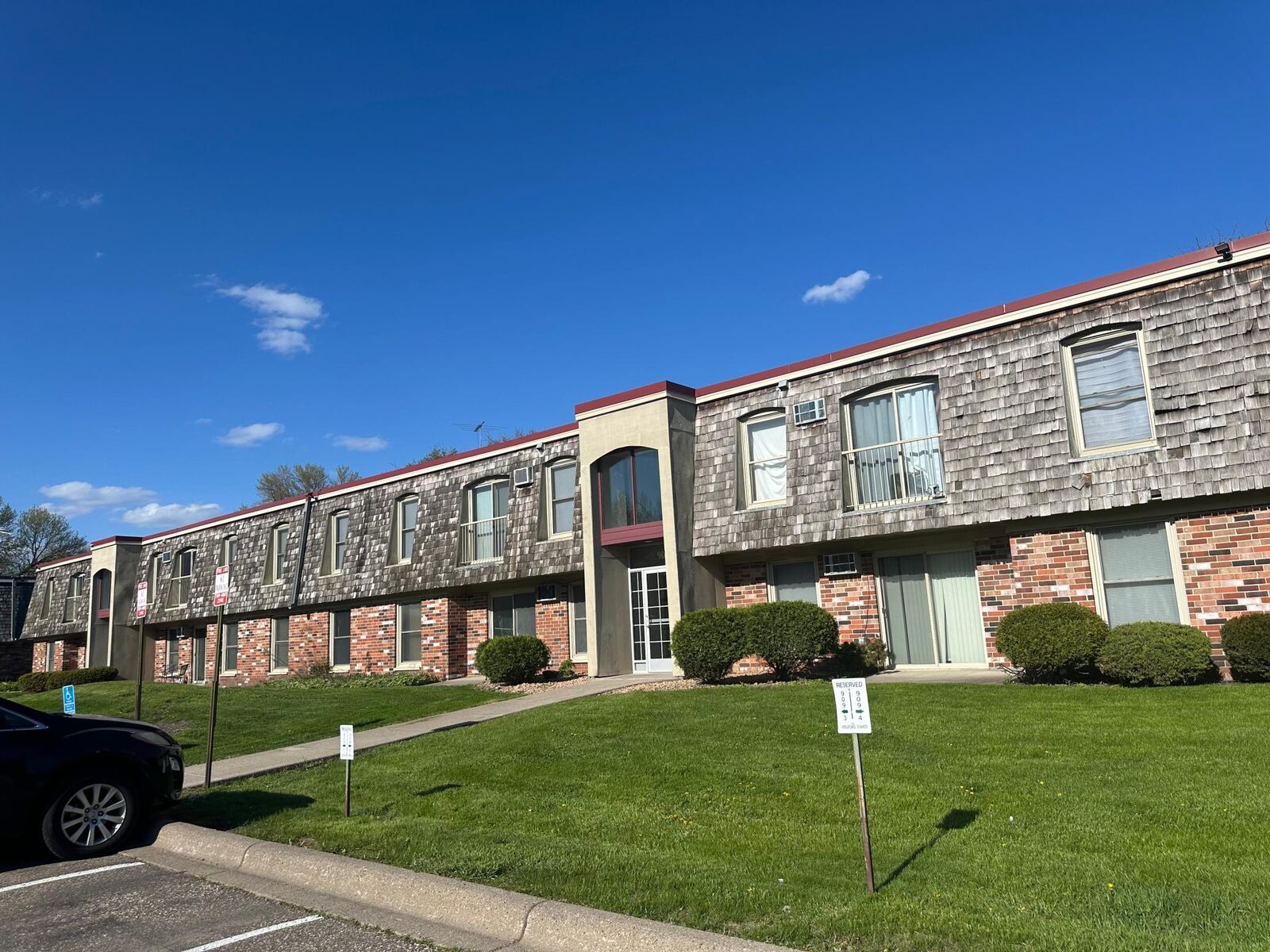 Property Photo: 909 11th Avenue S 8 MN 55343