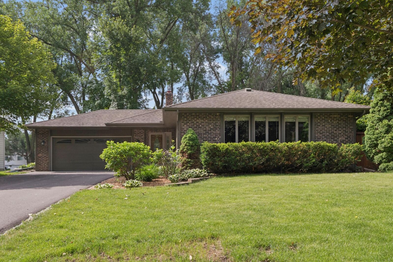 Property Photo:  10505 33rd Avenue N  MN 55441 