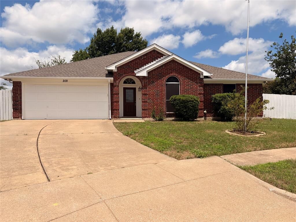 Property Photo: 2131 Post Wood Lane TX 76018