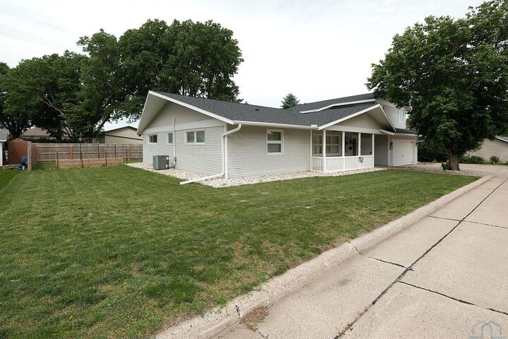 Property Photo:  86 8th Street NE  IA 51250 