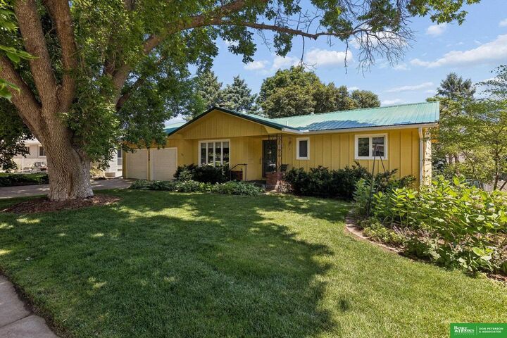 Property Photo:  1520 Elkhorn Drive  NE 68002 