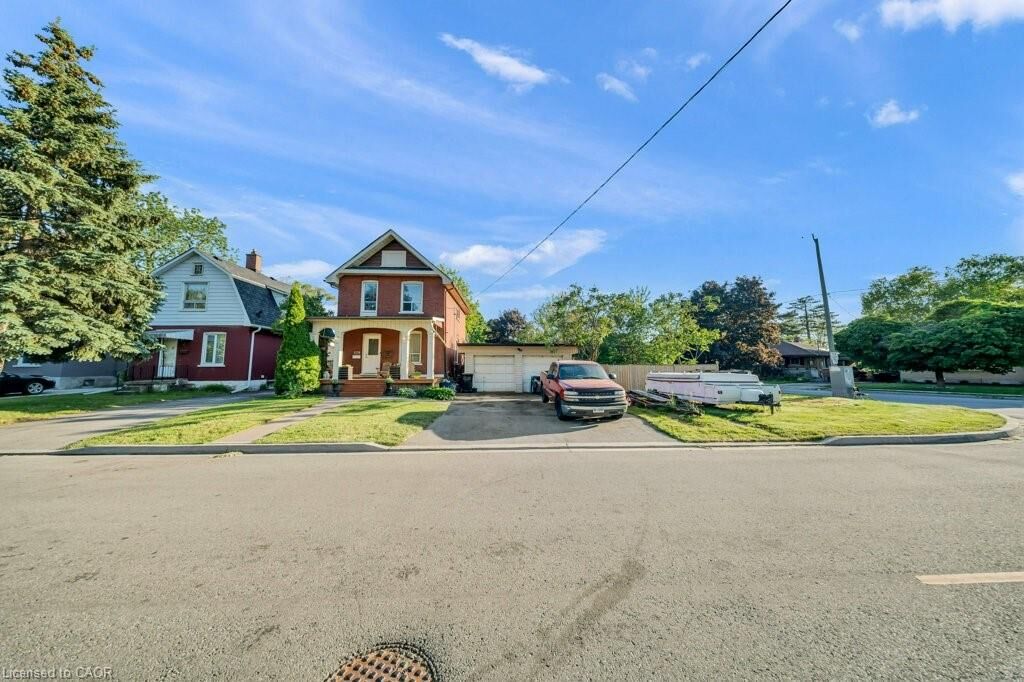 Property Photo: 118 Hewat Street ON N3H 4H1