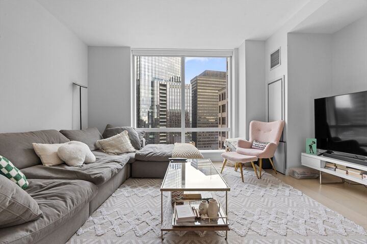 Property Photo:  1 Franklin St 2110  MA 02110 