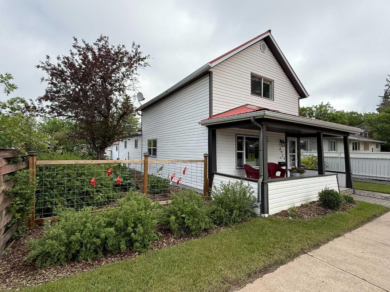 Property Photo:  4920 51 Avenue  AB T9X 1S8 