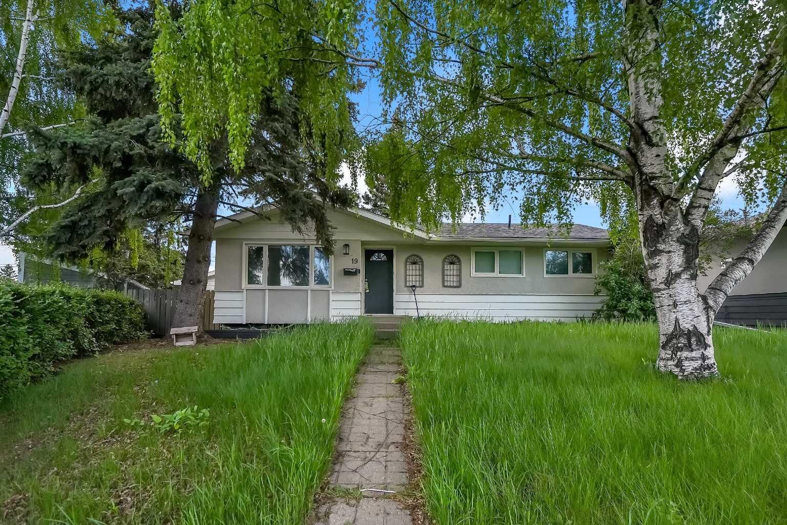 Property Photo: 19 Haddock Road SW AB T2V 3J9