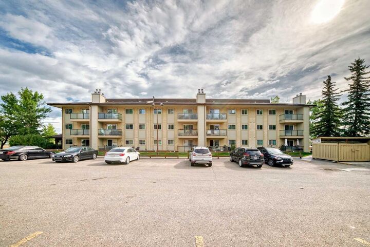 Property Photo: 393 Patterson Hill SW 3301 AB T3H 2P4