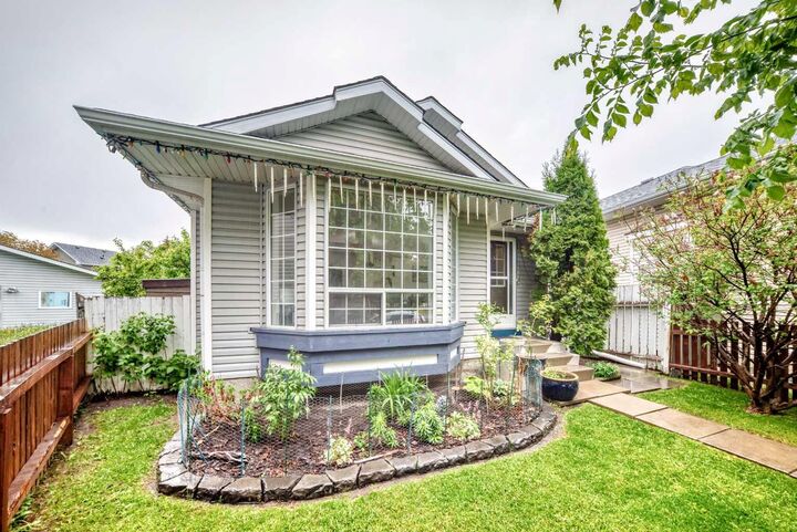 Property Photo:  16 Martinridge Way  AB T3J 3C8 