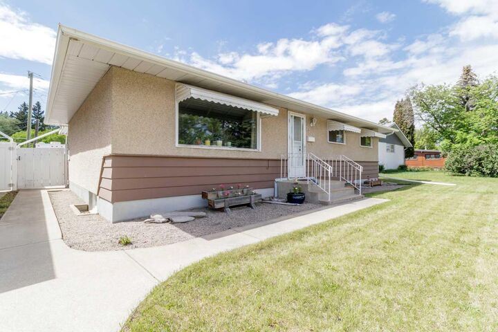 Property Photo: 3206 44A Avenue AB T4N 3J7