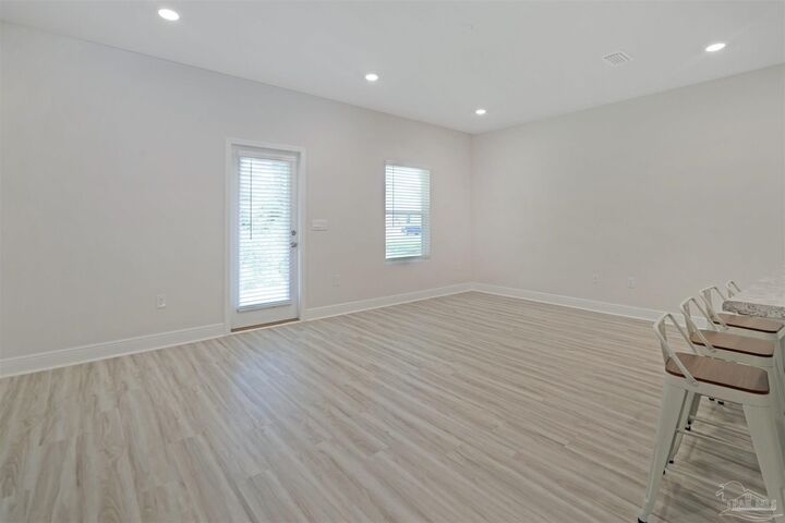 Property Photo: 8351 Bluejack Dr FL 32514