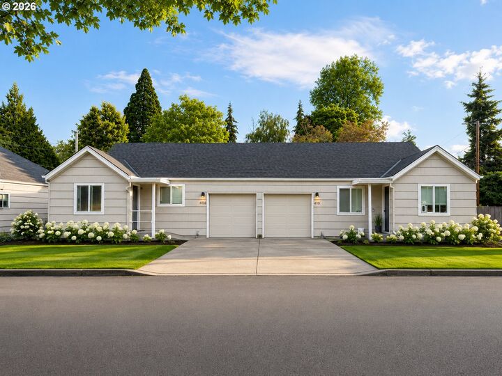 Property Photo: 404 SW Elmwood Ave OR 97128