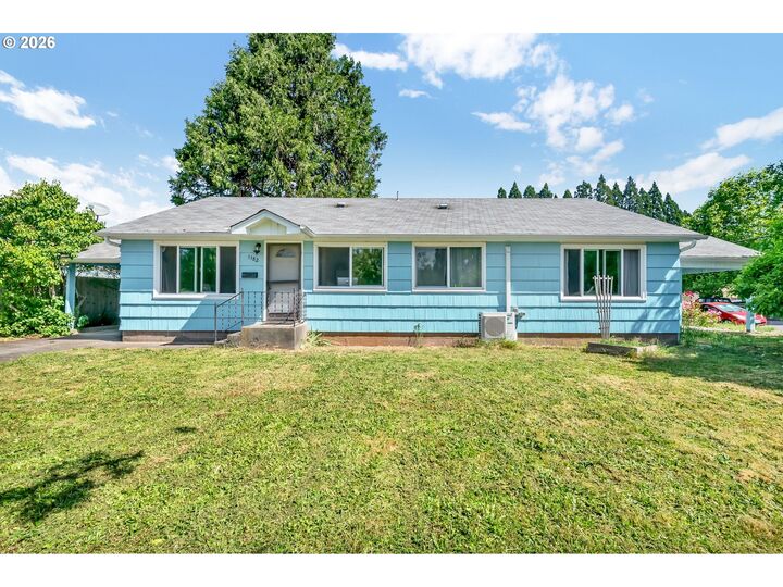 Property Photo: 1182 F St OR 97477