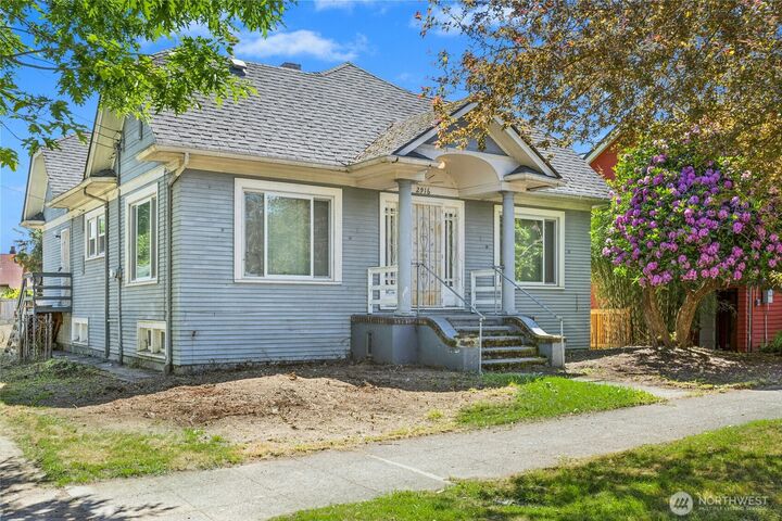 Property Photo:  2916  18th Avenue S  WA 98144 