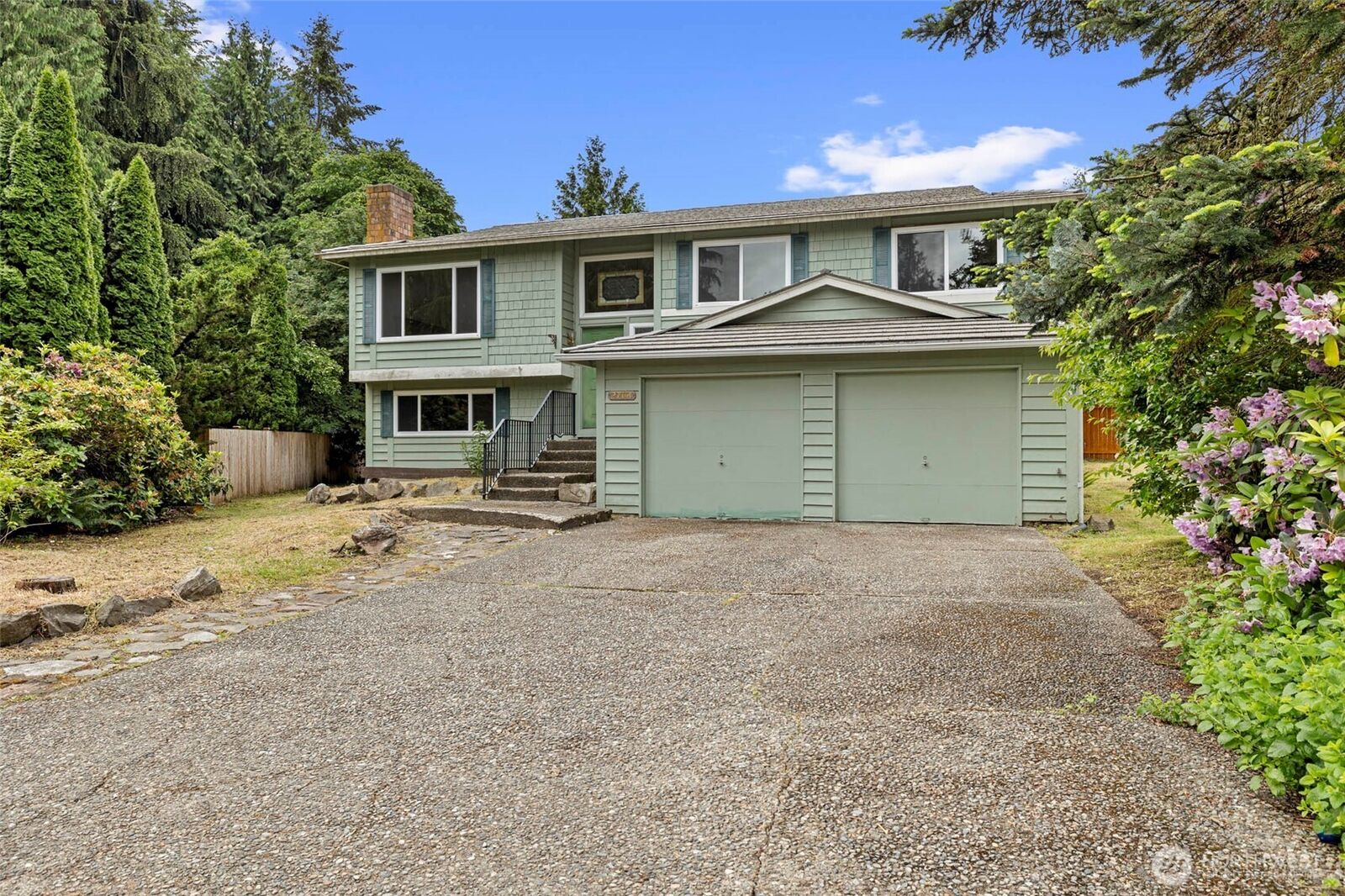 Property Photo:  2706  164th Place SE  WA 98012 