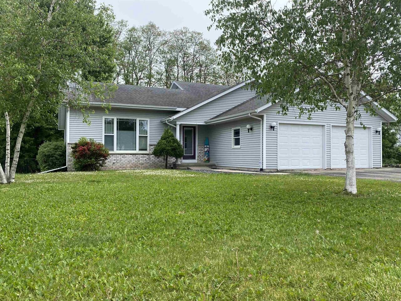 Property Photo:  102 Dexter Drive  WI 53923 