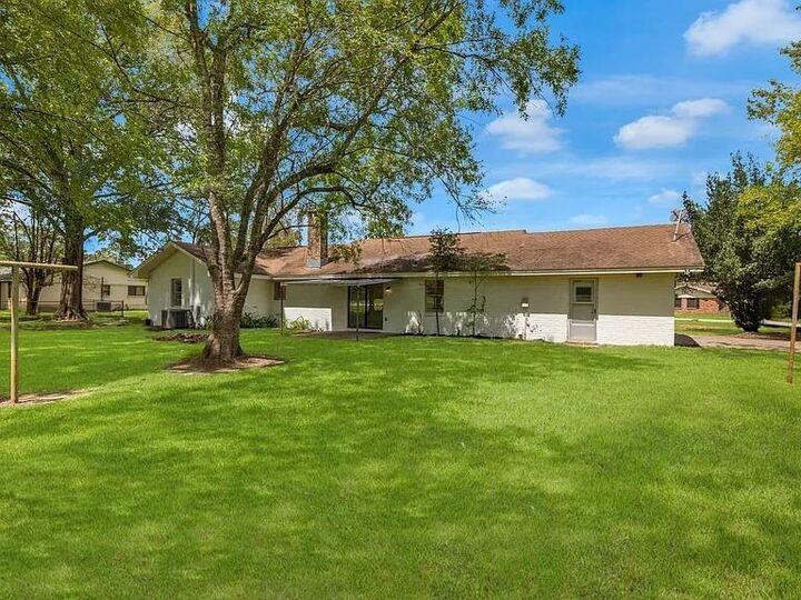 Property Photo: 290 E Smith St TX 77659