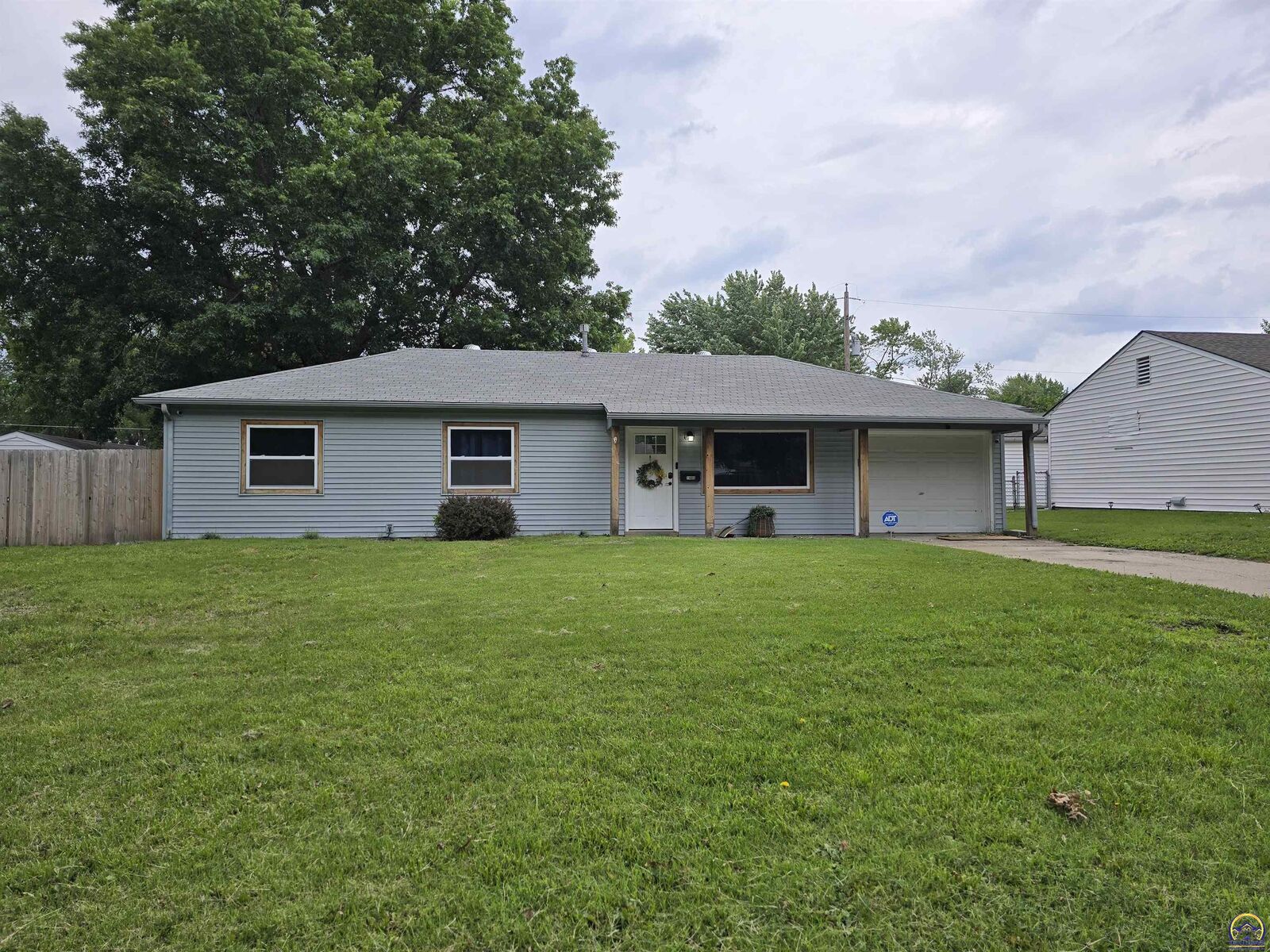 Property Photo:  1400 SW Glencoe St  KS 66611 