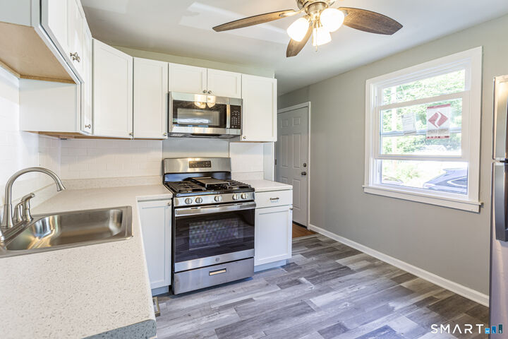 Property Photo: 163-165 Woodlawn Circle CT 06108