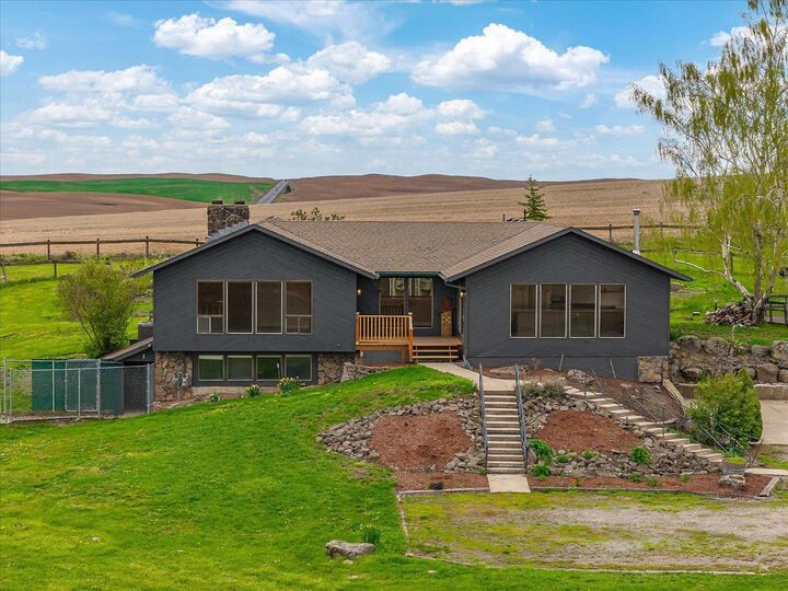 Property Photo: 1112 E Jennings Rd WA 99031