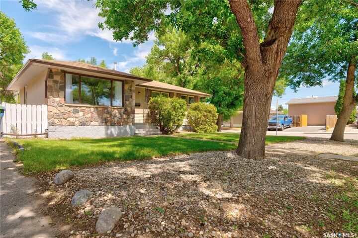 Property Photo:  2314 Dewdney Avenue E  SK S4N 4E1 