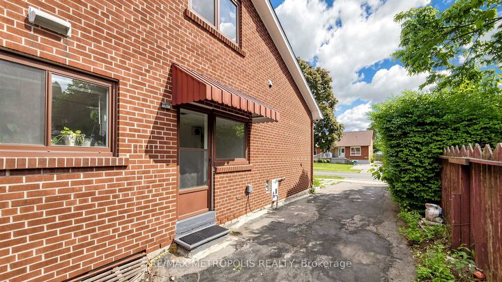 Property Photo: 1 Council Crescent ON M3J 1J5