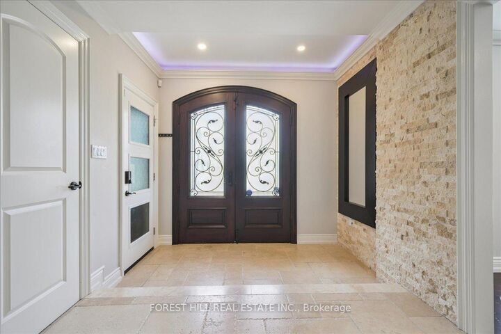 Property Photo: 2579 Kenna Court ON L5K 2K4