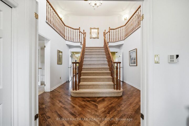 Property Photo: 20 Halldorson Crescent ON K2K 2C7