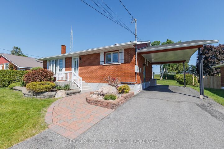 Property Photo: 63 Kincardine Street W ON K0C 1A0