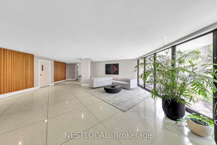Property Photo: 581 Avenue Road Avenue 504 ON M4V 2K4