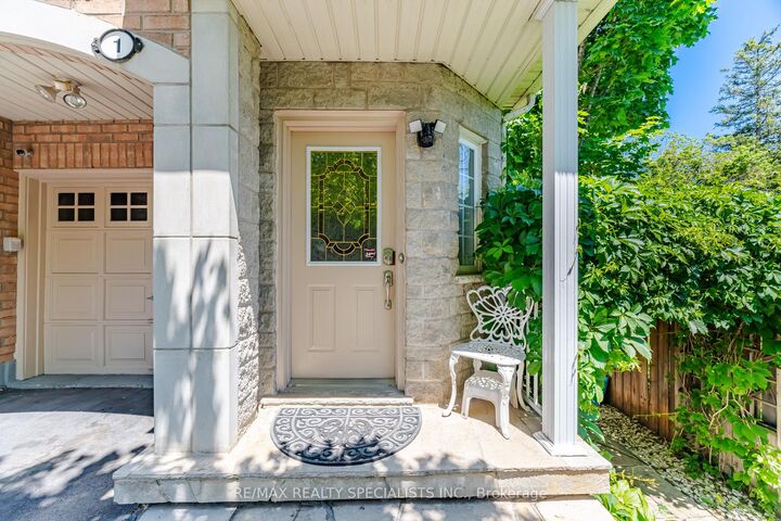 Property Photo: 3071 Treadwells Drive 1 ON L4X 1L5