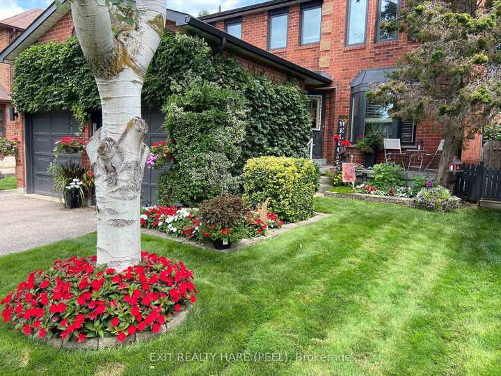 77 Lord Simcoe Drive — photo 1