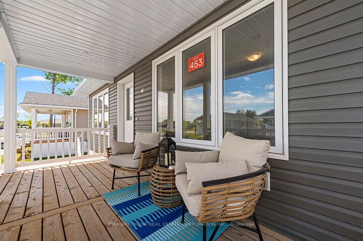Property Photo: 21 Bluffs View Boulevard ON N7A 0C1