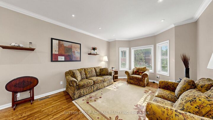 Property Photo: 51 Faye Court ON L4J 5B6