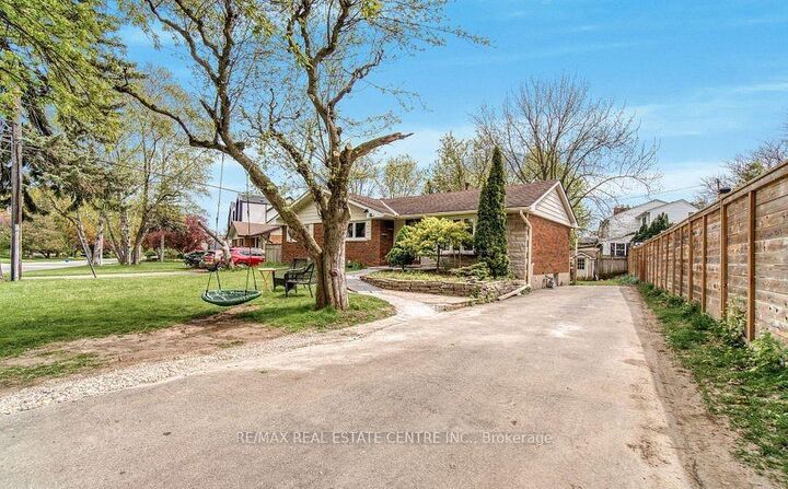 Property Photo:  314 Strathcona Drive  ON L7L 2E1 