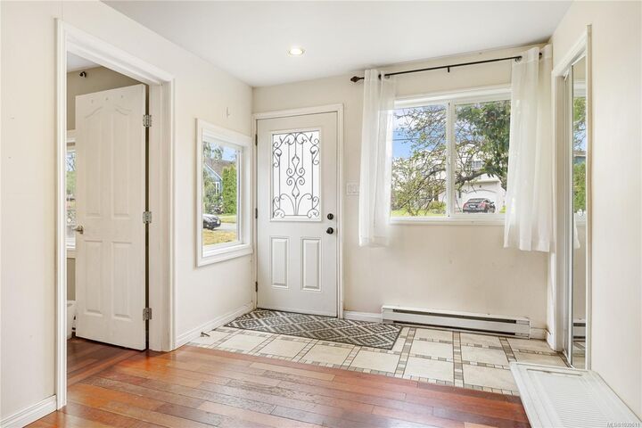 Property Photo:  70 Hampton Rd  BC V8Z 1G4 