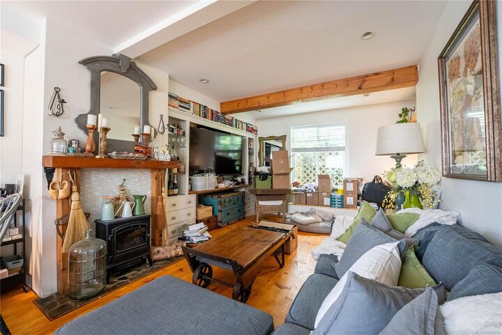 Property Photo: 1011 Costin Ave BC V9B 2T4