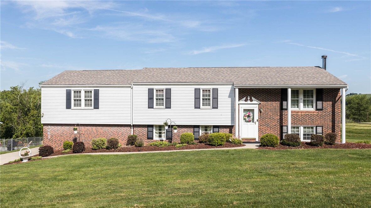 Property Photo:  3061 Dividend Dr  PA 15301 