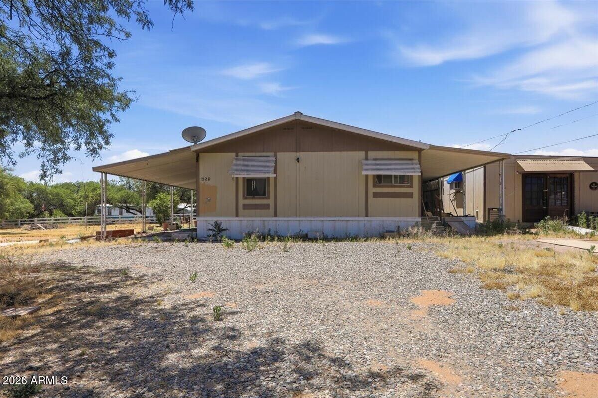 Property Photo: 1520 S Winslow Way -- AZ 86325