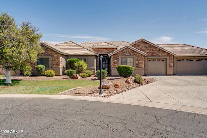 Property Photo:  4335 E Fox Circle  AZ 85205 