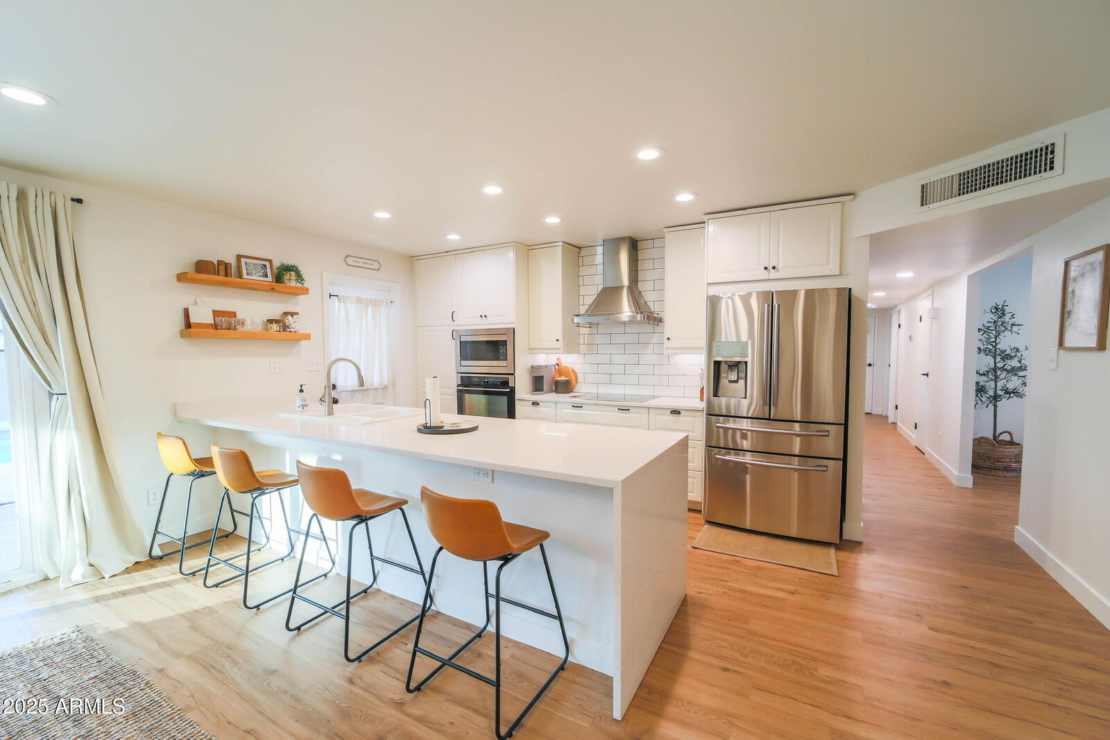 Property Photo: 1224 E Alameda Drive AZ 85282