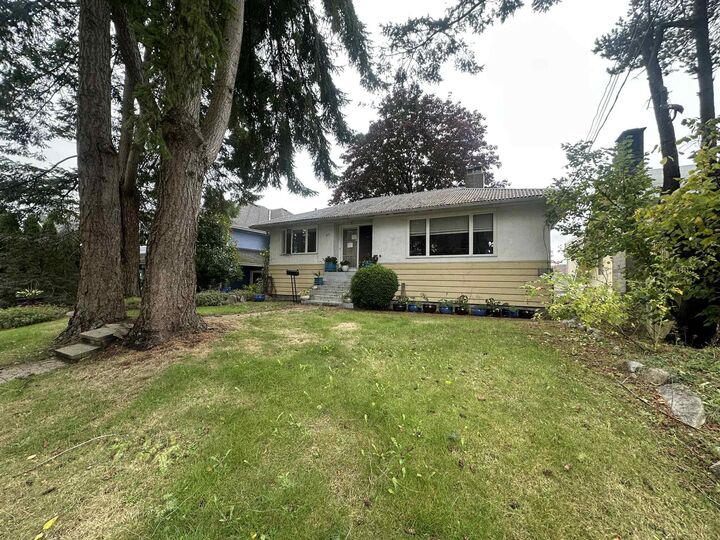 Property Photo: 313 E 13th Street BC V7L 2L8