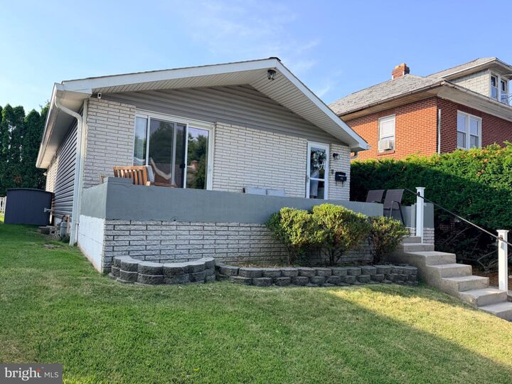 Property Photo:  105 W Areba Avenue  PA 17033 