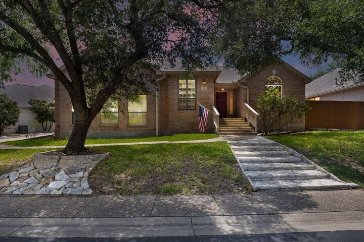 Property Photo:  211 Creekview Dr  TX 78624 