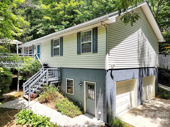 Property Photo: 330 Sleepy Hollow Drive NC 28785