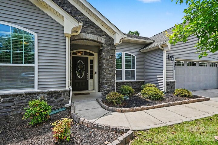 Property Photo: 1284 Kings Grove Drive SC 29745